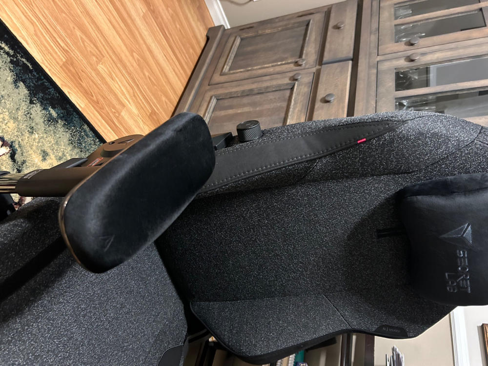 Secretlab PlushCell™ Memory Foam Armrest Top - Customer Photo From Audrey Lachance