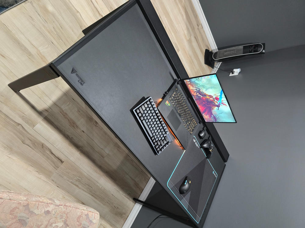 Secretlab MAGNUS 1.5m + Secretlab MAGPAD™ (Bundle) - Customer Photo From Alex Hill