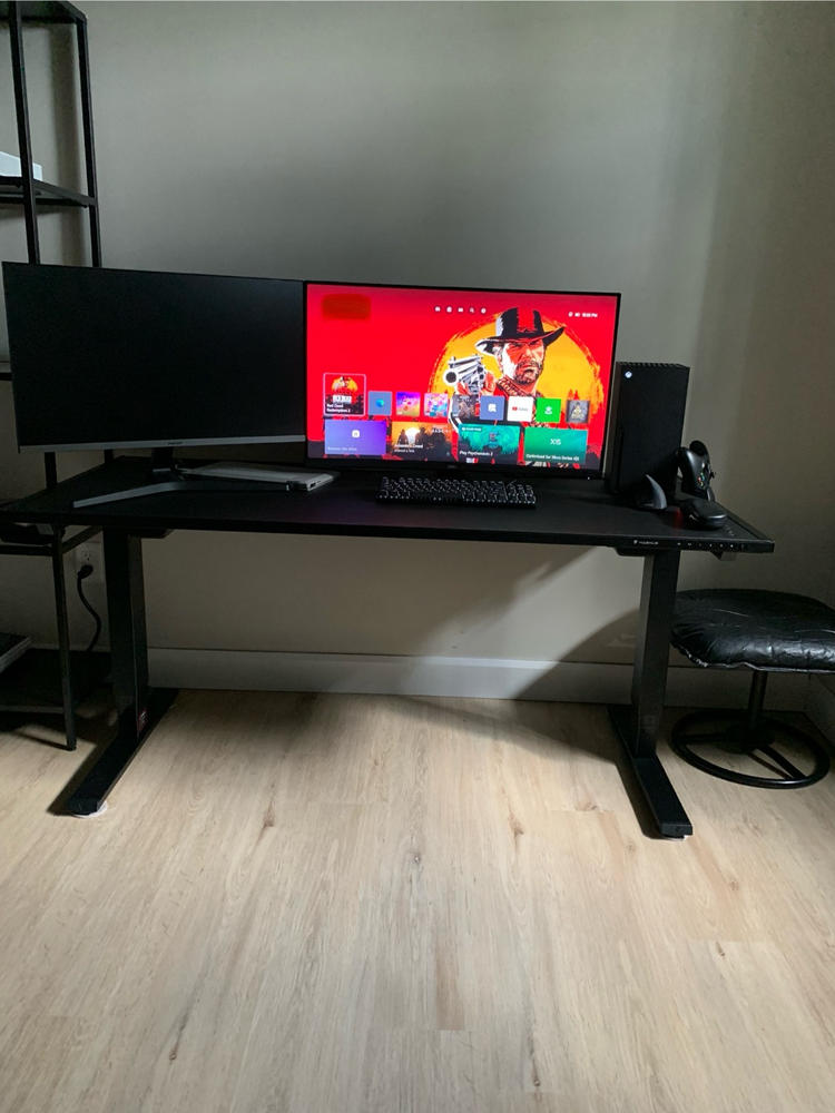 Secretlab MAGNUS Pro - Box 2 - Motorised Leg Columns (Plug Type B) - Customer Photo From Charles Trottier