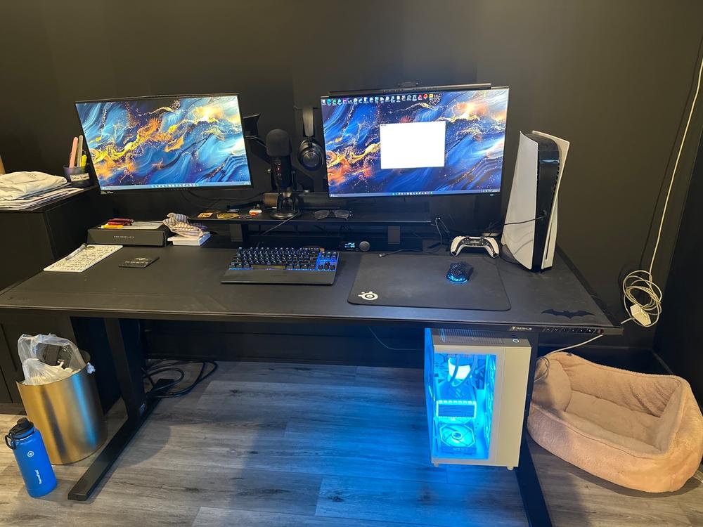 Secretlab MAGNUS Pro XL - Box 2 - Motorised Leg Columns (Plug Type B) - Customer Photo From Brandon Dankner