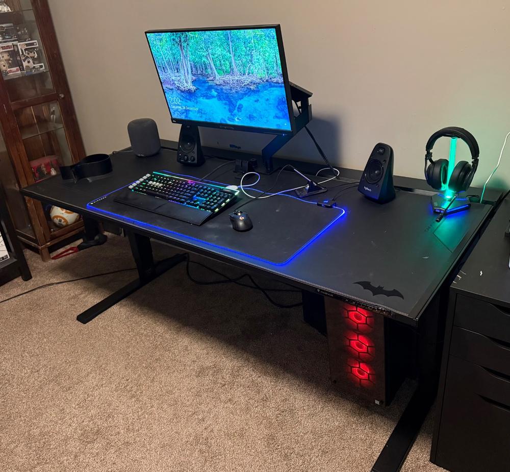 Secretlab MAGNUS Pro XL - Box 2 - Motorised Leg Columns (Plug Type B) - Customer Photo From Adnan Hamzic