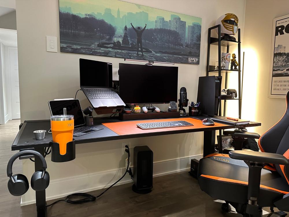 Secretlab MAGNUS Pro XL - Box 2 - Motorised Leg Columns (Plug Type B) - Customer Photo From Chris Percival