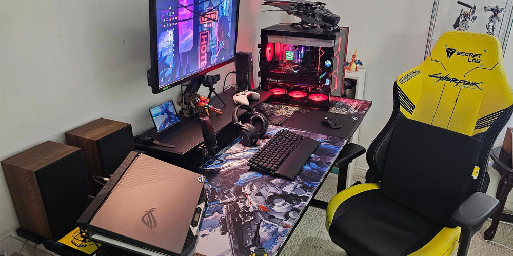 Secretlab MAGNUS Pro XL - Box 2 - Motorised Leg Columns (Plug Type B) - Customer Photo From David Araujo