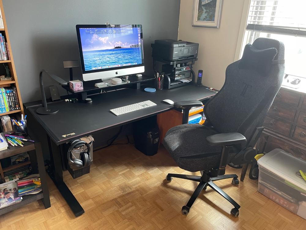 Secretlab MAGNUS Pro XL - Box 2 - Motorised Leg Columns (Plug Type B) - Customer Photo From Jean-Pierre Bélisle