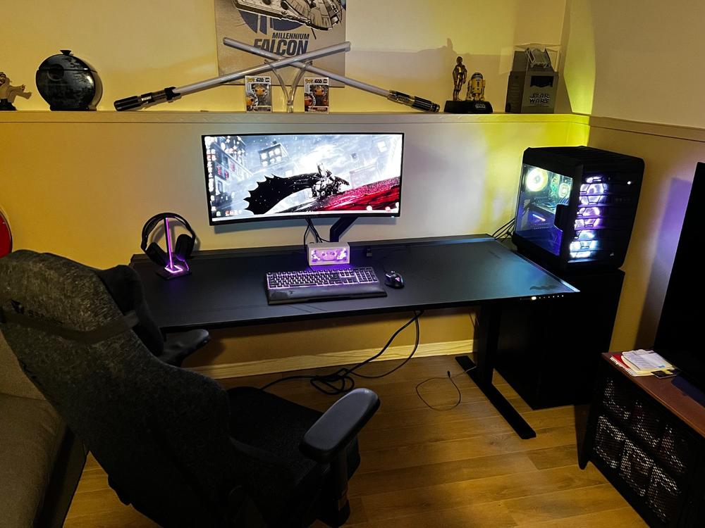 Secretlab MAGNUS Pro XL - Box 2 - Motorised Leg Columns (Plug Type B) - Customer Photo From Guillaume Bonomo