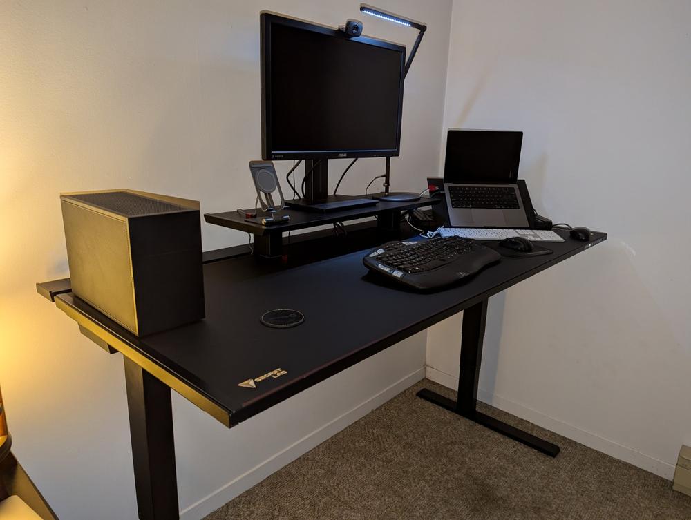 Secretlab MAGNUS Pro XL - Box 2 - Motorised Leg Columns (Plug Type B) - Customer Photo From Alex Bernal