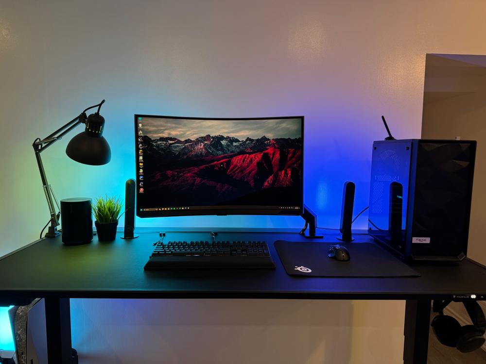 Secretlab MAGNUS Pro XL - Box 2 - Motorised Leg Columns (Plug Type B) - Customer Photo From Ali Ahmed