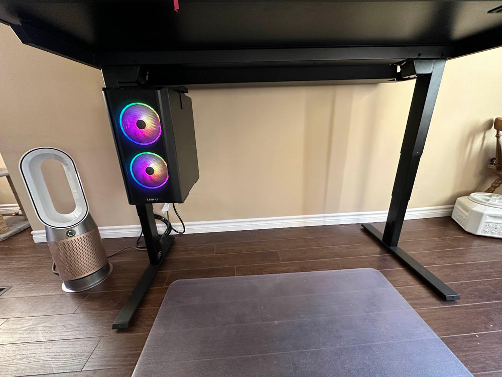 Secretlab MAGNUS Pro XL - Box 2 - Motorised Leg Columns (Plug Type B) - Customer Photo From Patrick Ohl