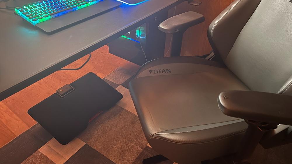 Secretlab Professional Footrest (CloudSwap™ Technology) - Customer Photo From David Jans