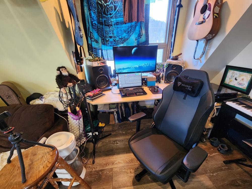 Secretlab TITAN Evo - Regular - NEO Hybrid Leatherette (0107) - Customer Photo From Jordan Berend Caufield