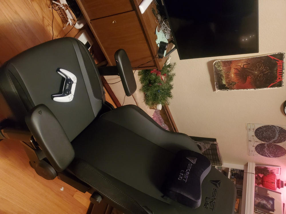 Secretlab TITAN Evo - Regular - NEO Hybrid Leatherette (0107) - Customer Photo From Gage Sampson