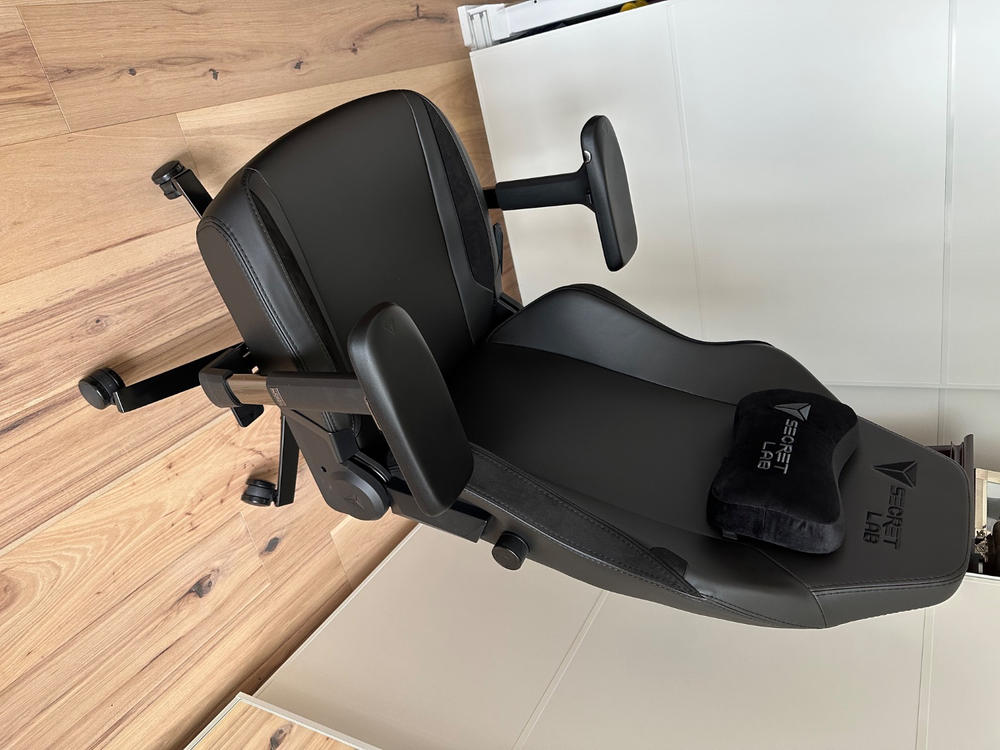 Secretlab TITAN Evo - Regular - NEO Hybrid Leatherette (0107) - Customer Photo From Avi Iliaguiev