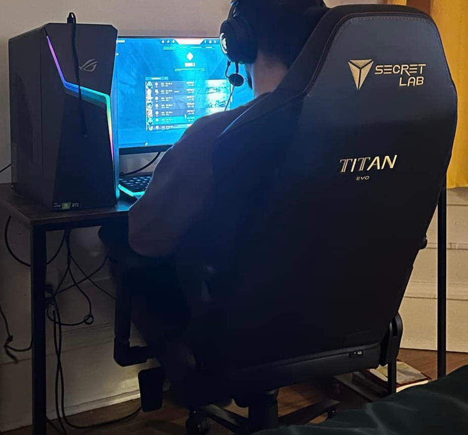 Secretlab TITAN Evo - Regular - NEO Hybrid Leatherette (0107) - Customer Photo From Annabelle Lamarche