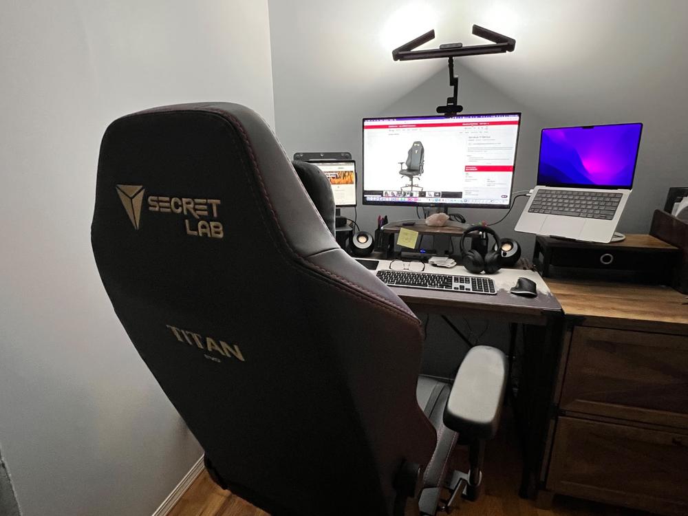 Secretlab TITAN Evo - Regular - NEO Hybrid Leatherette (0107) - Customer Photo From Chris Booth