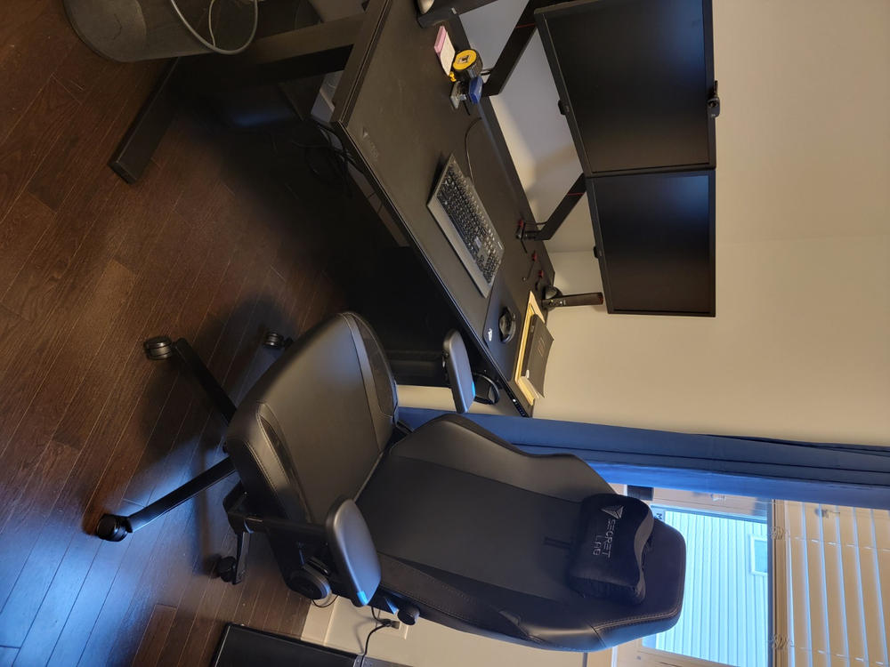 Secretlab TITAN Evo - XL - NEO Hybrid Leatherette (0108) - Customer Photo From CJ Omoth