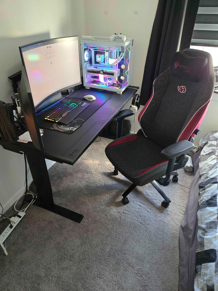 Secretlab TITAN Evo - Regular - SoftWeave® Plus Fabric (0107) - Customer Photo From Gabriel Dzelme