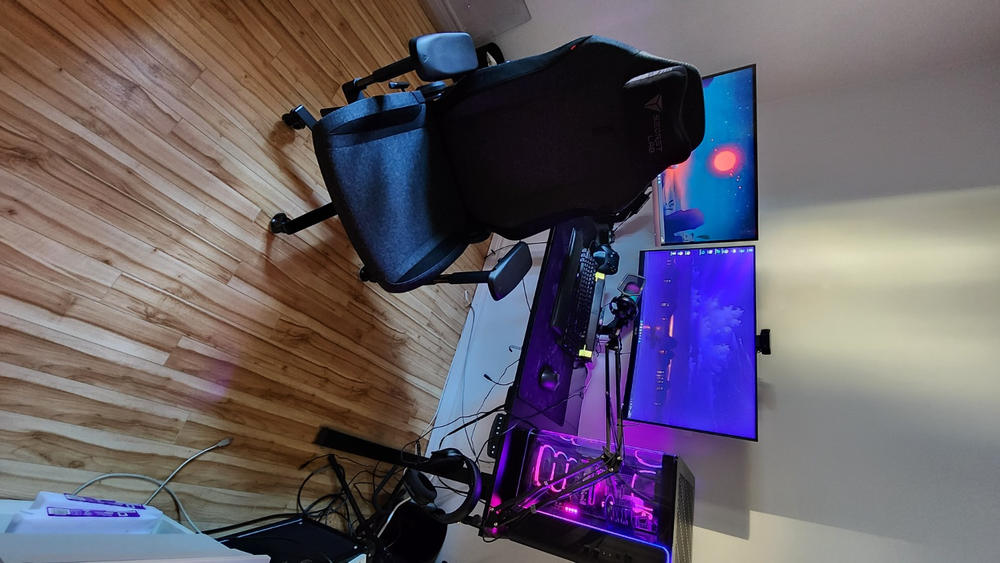 Secretlab TITAN Evo - Regular - SoftWeave® Plus Fabric (0107) - Customer Photo From Dominic Bouchard