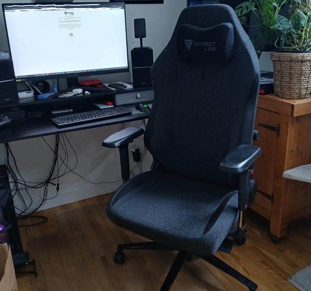 Secretlab TITAN Evo - XL - SoftWeave® Plus Fabric (0108) - Customer Photo From Sylvain Garon