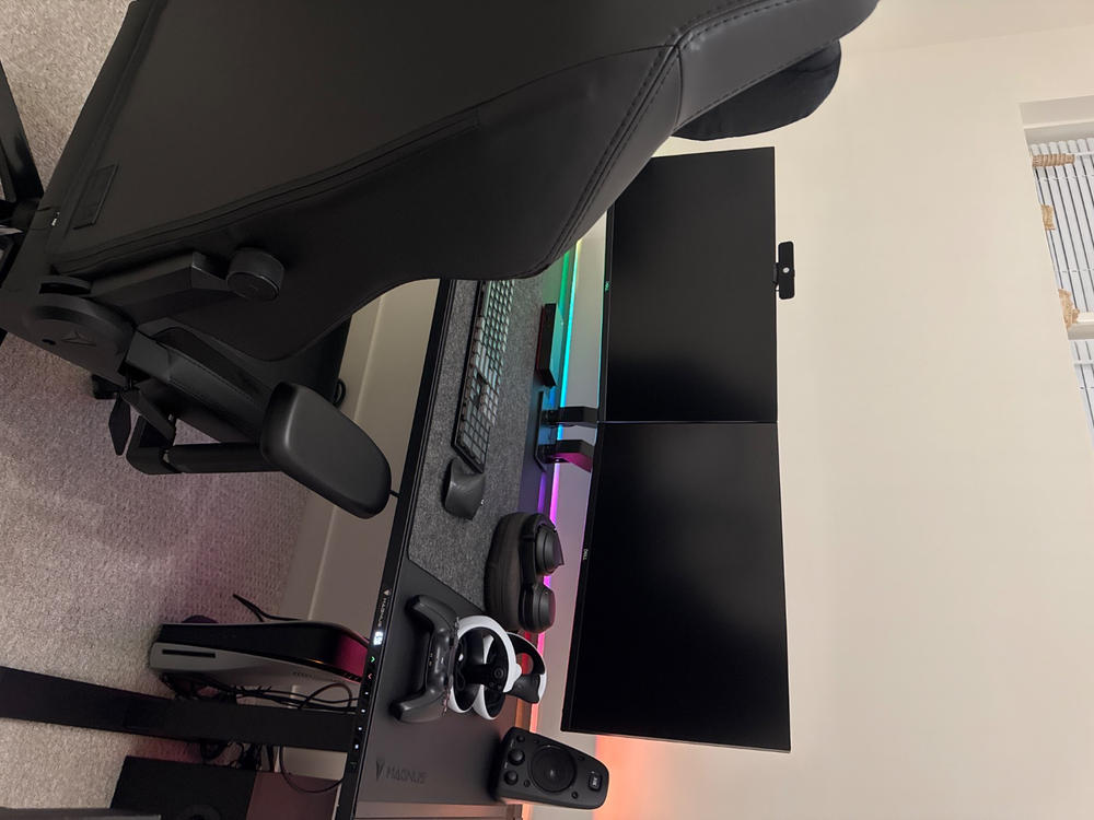 Secretlab Magnus Pro 1.5m Motorised Leg Columns (Type-B) - Box 2 - Customer Photo From Amarnauth Ewing Chow