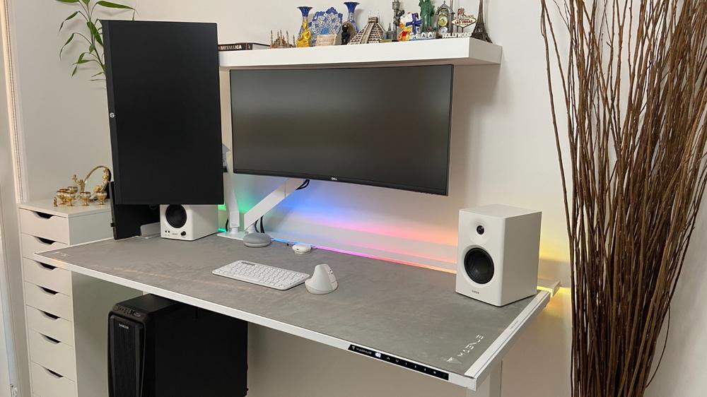 Secretlab Magnus Pro 1.5m Motorised Leg Columns (Type-B)- White - Box 2 - Customer Photo From Ramin Shojania