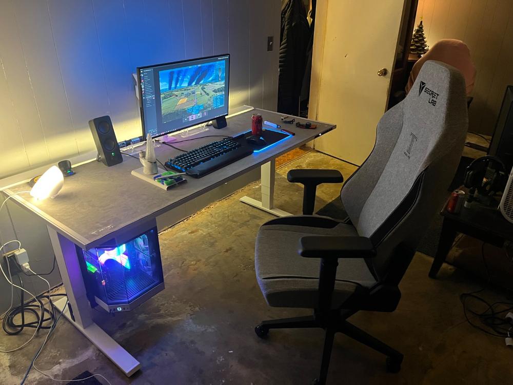 Secretlab Magnus Pro XL 1.7m Motorised Leg Columns (Type-B) - White - Box 2 - Customer Photo From Daniel Johnson