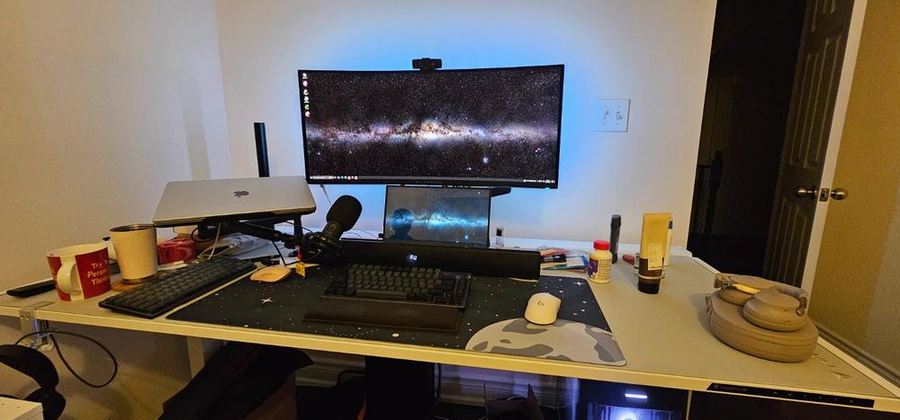 Secretlab Magnus Pro XL 1.7m Motorised Leg Columns (Type-B) - White - Box 2 - Customer Photo From Chun Chieh Lai