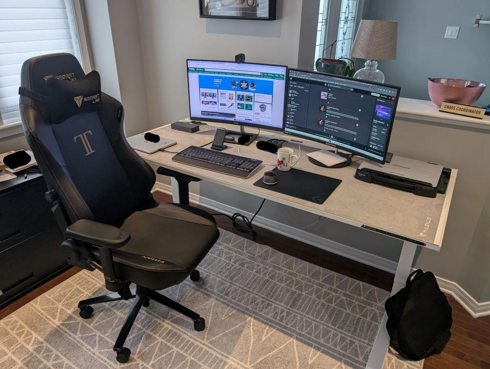 Secretlab Magnus Pro XL 1.7m Motorised Leg Columns (Type-B) - White - Box 2 - Customer Photo From Patrick Bissonnette