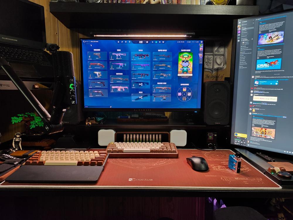 Secretlab MAGNUS Vertical Monitor Stand Setup - Customer Photo From Brady Veenendaal