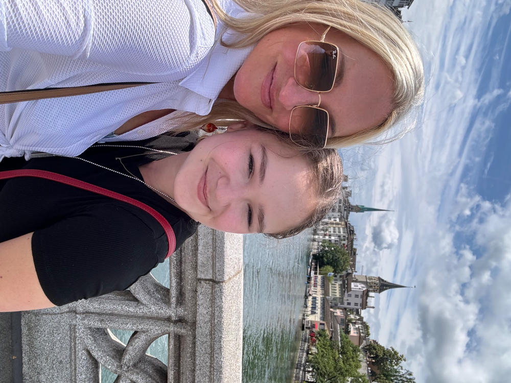 Bubble Blouse - Customer Photo From Pamela Anderson