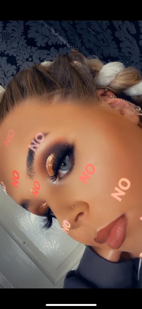 FALLS GOLD PALETTE AJ X MAKEUP BY LUCY (PRE-ORDER) - Customer Photo From Tracey K.