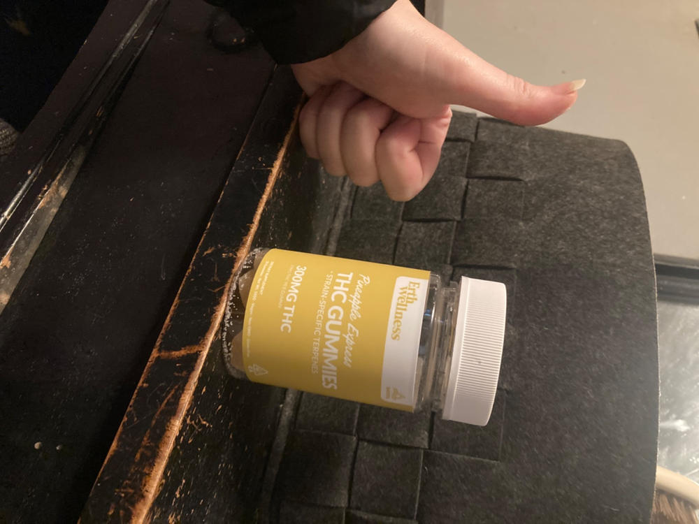 Δ9 THC Gummies - Pineapple Express - Strain Specific (Sativa) - 300mg - Customer Photo From Anonymous