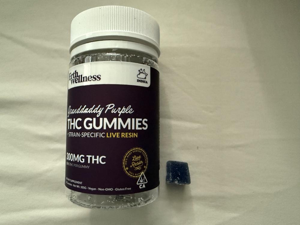 Δ9 THC Gummies - Granddaddy Purple - Live Resin (Indica) - 300mg - Customer Photo From darlin gomez