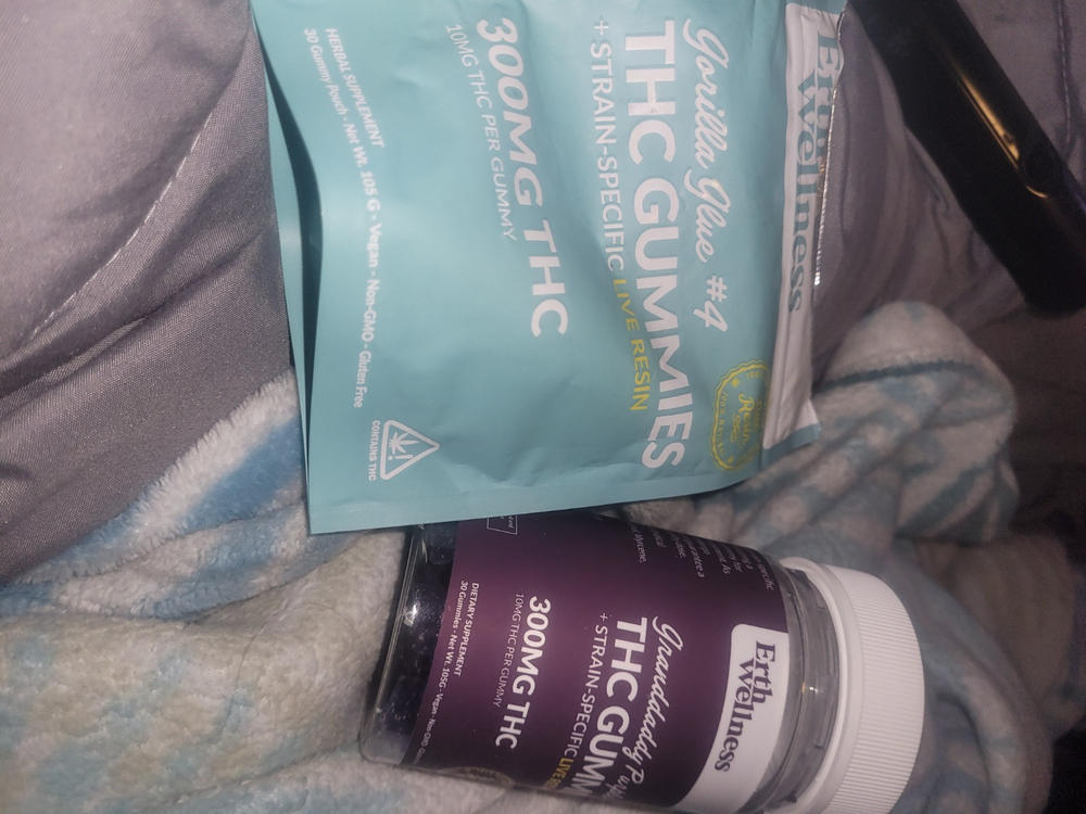 Δ9 THC Gummies - Gorilla Glue #4 - Live Resin (Hybrid) - 300mg - Customer Photo From Tara Gildea