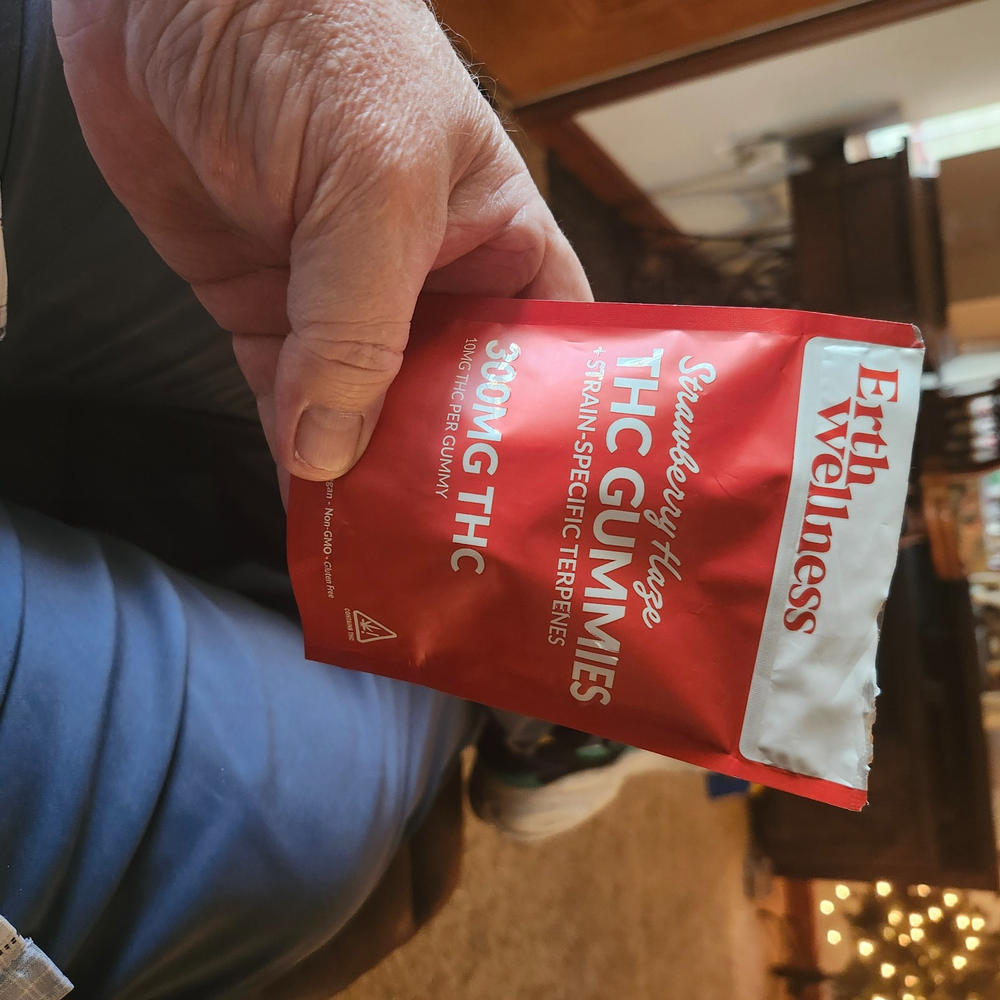 Δ9 THC Gummies - Blue Dream - Strain Specific (Hybrid) - 20mg (SAMPLE SIZE) - Customer Photo From Todd Leonard