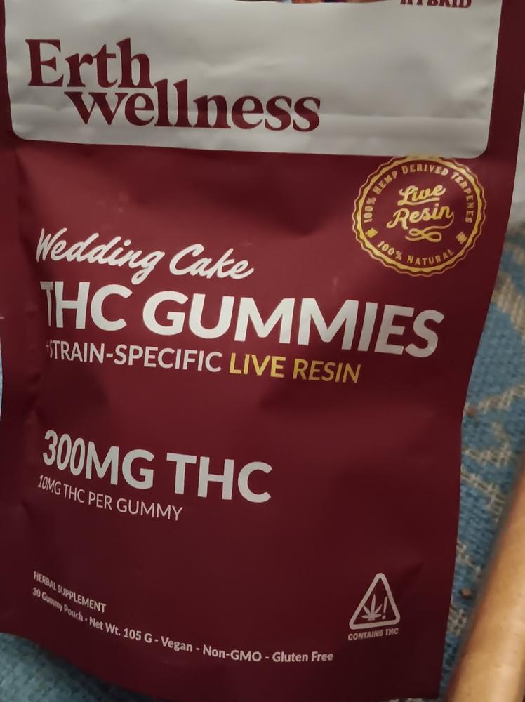 Δ9 THC Gummies - Wedding Cake - Live Resin (Hybrid) - 300mg - Customer Photo From Anonymous