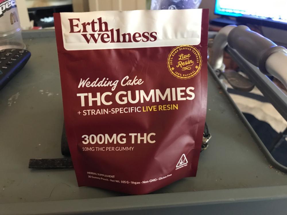 Δ9 THC Gummies - Wedding Cake - Live Resin (Hybrid) - 300mg - Customer Photo From Anthony Drevniak