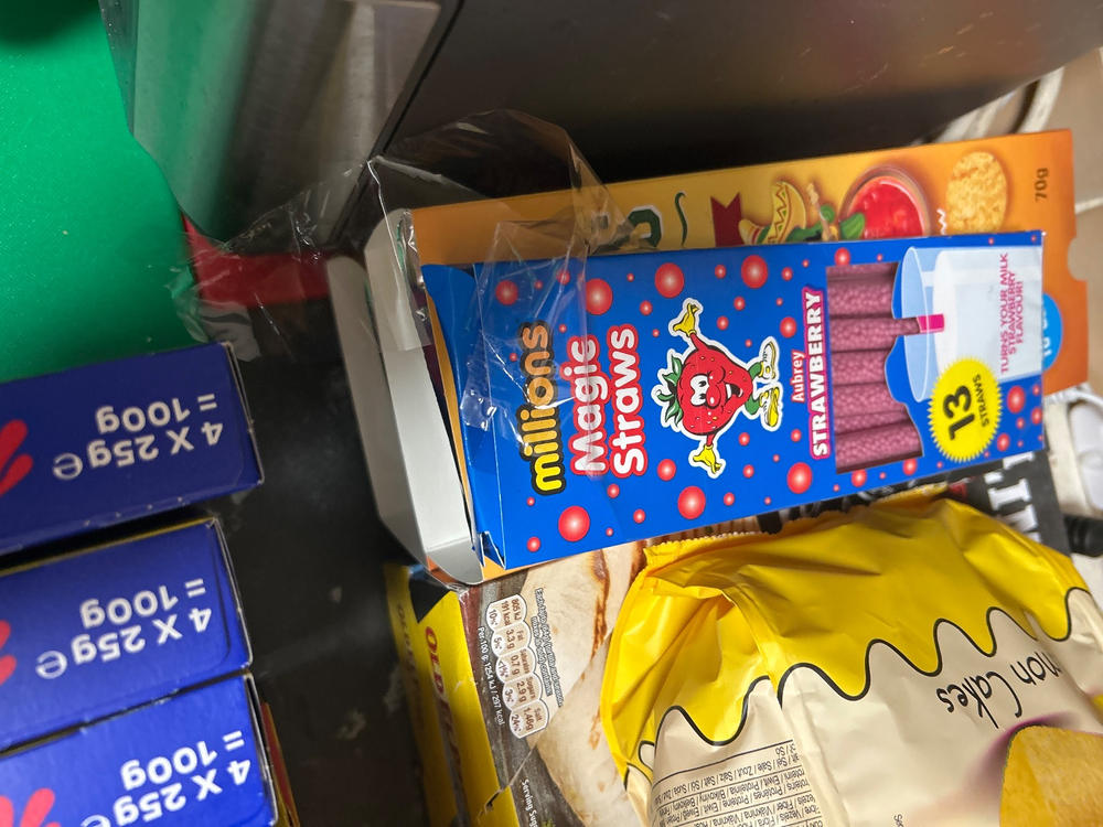 52x Millions Magic Straws Strawberry Flavour Straws (4 Packs of 13 Straws) - Customer Photo From Andrew Maven