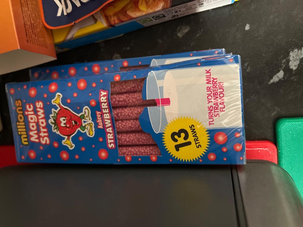 52x Millions Magic Straws Strawberry Flavour Straws (4 Packs of 13 Straws) - Customer Photo From Andrew Maven