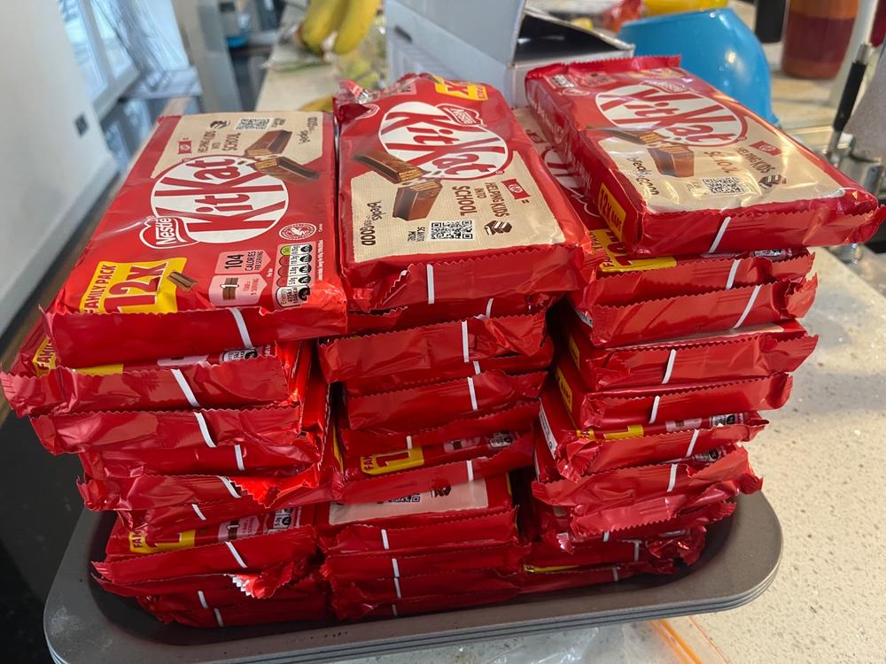 12x KitKat 2 Finger Milk Chocolate Biscuit Bars (1 Pack of 12x20.7g) - Customer Photo From Abid A.