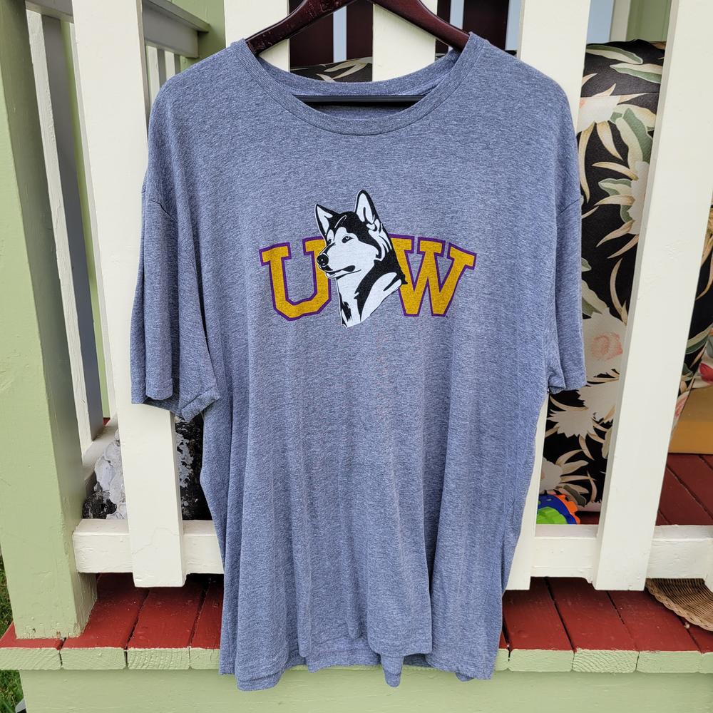 Vintage UW Huskies 1990s Logo T-Shirt - Customer Photo From Leon D.