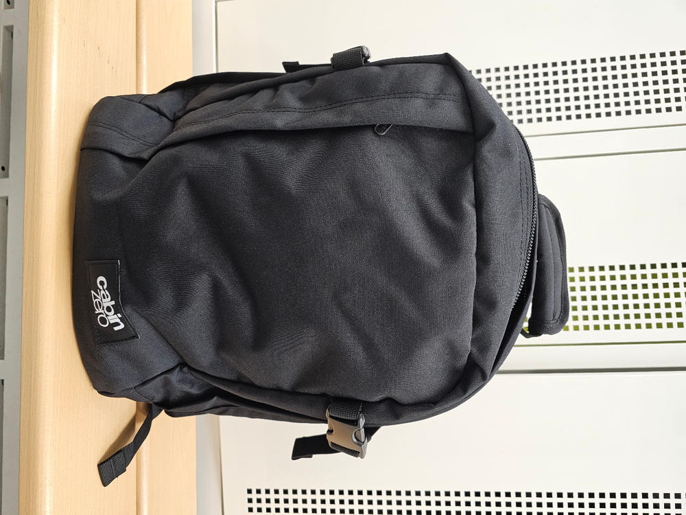 Classic Tech Backpack 28L Absolute Black - Customer Photo From Istvan B.