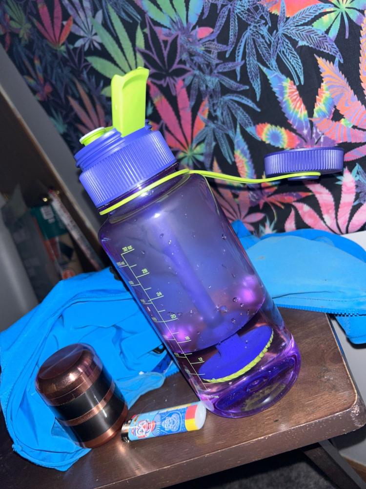 Puffco Budsy Water Bottle Bong - Customer Photo From Kayla Davis