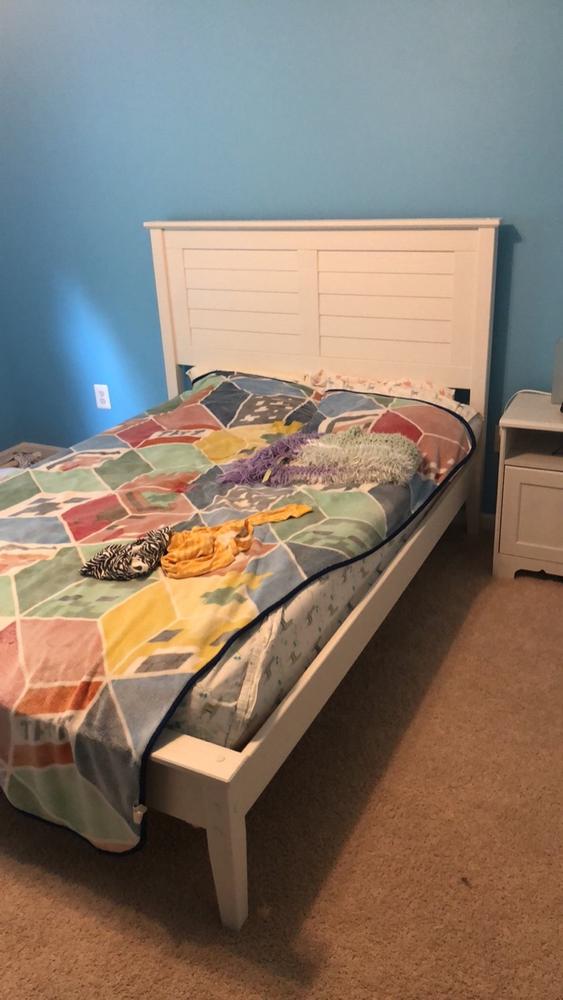 Greenport Louvered Platform Bed Grain Wood Furniture