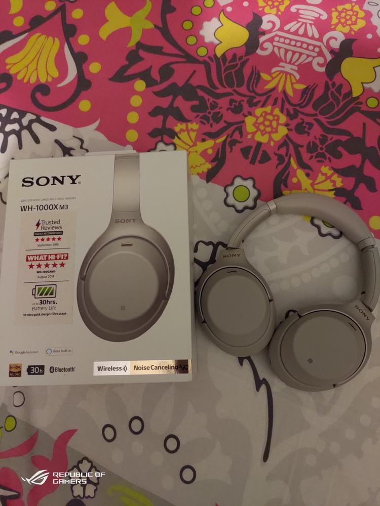 Sony Active Noise Cancelling Wireless Headphones WH-1000XM3 - Silver - Customer Photo From Amir Haider