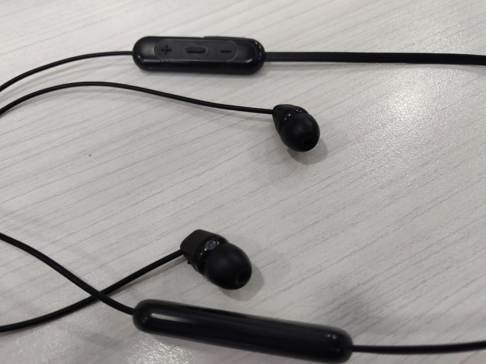 Sony Wi-C200 Wireless in Ear Neckband Style Earphones - Black - Customer Photo From Hassan Ilyas