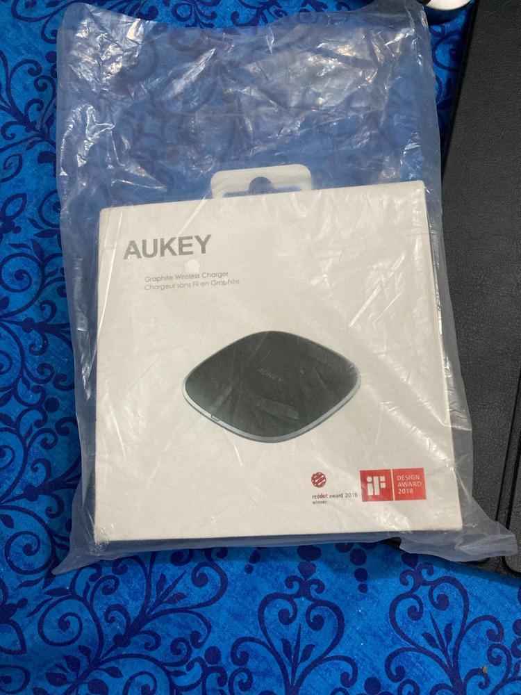 AUKEY USB C Wireless Charger, 5W Qi Wireless Charging Pad - LC-C5 - Customer Photo From Naveed.