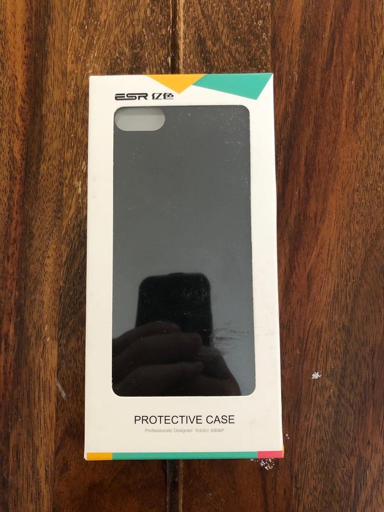 iPhone SE 2020 Yippee Color Silicon Soft Case by ESR � Pine Green � also for iPhone 8 & iPhone 7 - Customer Photo From Amazon Review