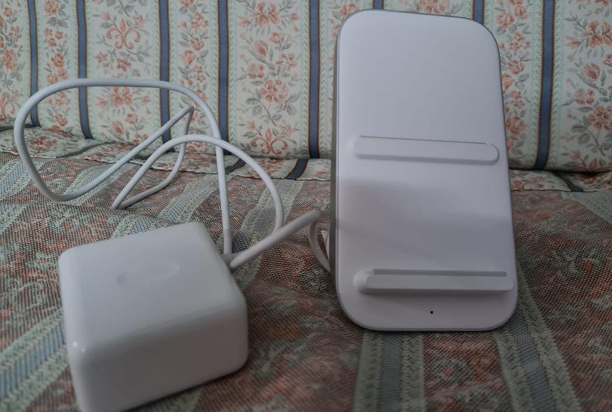 Warp Charger 30 Wireless Charger by OnePlus - White - US - Customer Photo From Muhammad Hashim