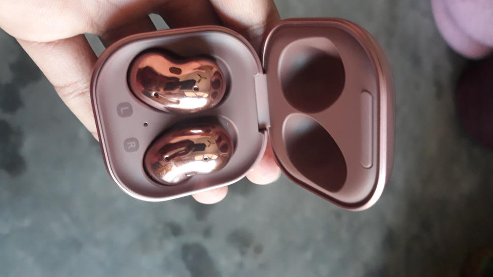 Galaxy Buds Live with Active Noise Cancellation & Deep Sound Stage - Mystic Bronze - Customer Photo From Waqas ALi