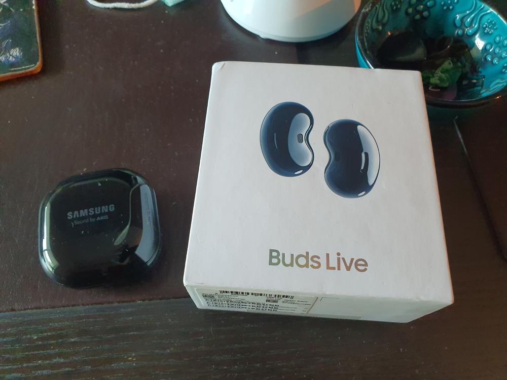 Galaxy Buds Live with Active Noise Cancellation & Deep Sound Stage - Mystic Black - Customer Photo From Umer Sohail